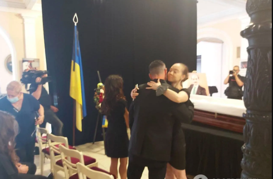 Труну Чапкіса привезли на церемонію прощання