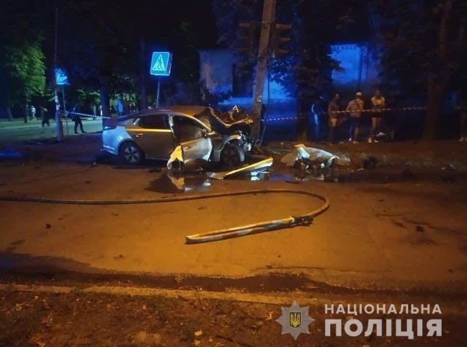 Від авто нічого не залишилося: у Черкасах трапилася страшна аварія, багато жертв Від авто нічого не залишилося: у Черкасах трапилася страшна аварія, багато жертв