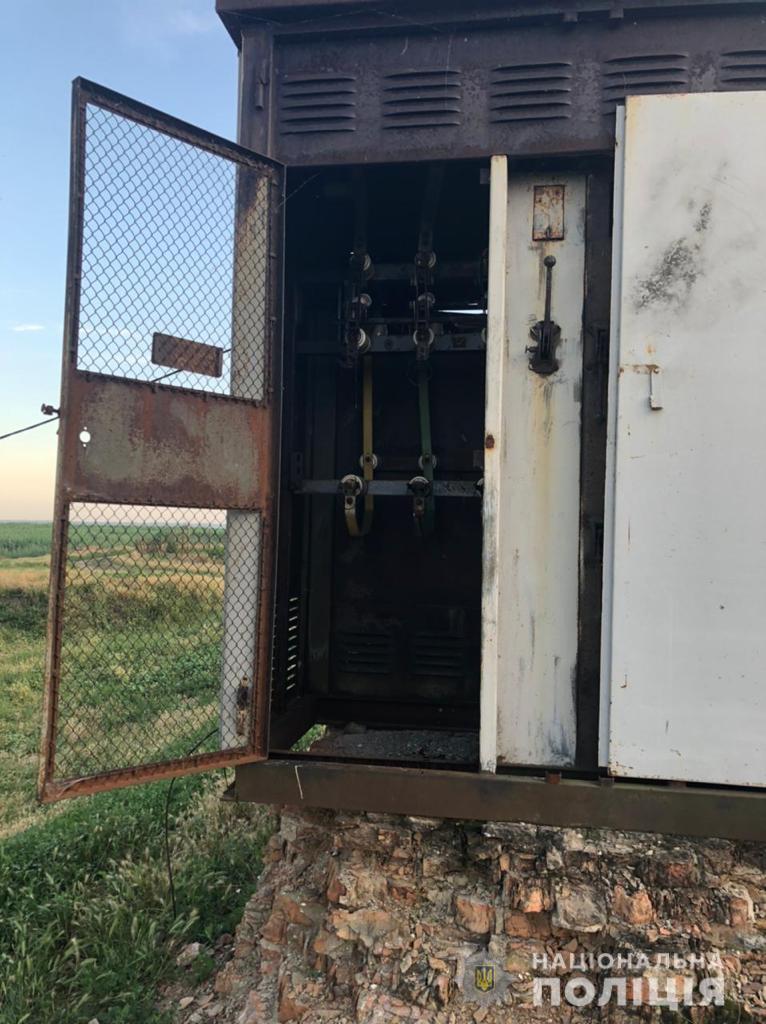 В Одеській області маленького хлопчика вбило струмом, поки батько відпочивав на озері В Одеській області маленького хлопчика вбило струмом, поки батько відпочивав на озері