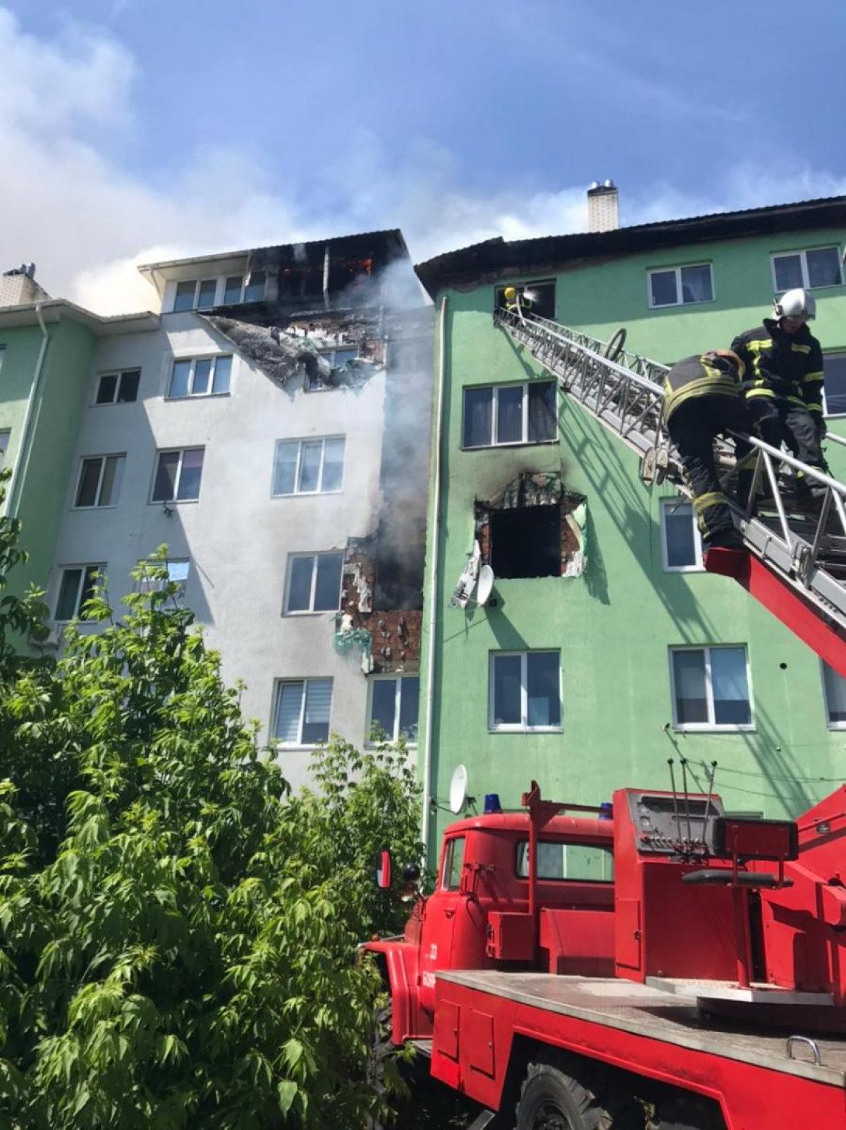 Под Киевом мощный взрыв разворотил квартиры в пятиэтажке, есть пострадавшие