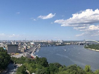 Синоптик поділилася, що у столиці стане свіжіше, але тепло скоро повернеться