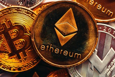 В Британии фермер использует для майнинга криптовалюты коровий навоз