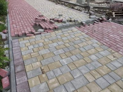 Равшан і Джамшут палять осторонь: у Маріуполі "не зійшлися" дві половинки велодоріжки