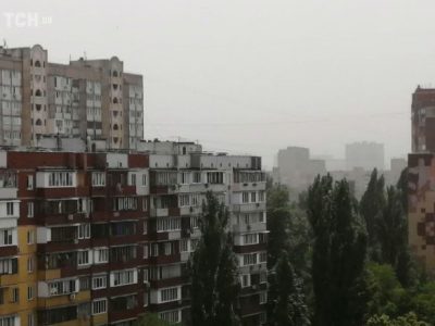 'Важко дихати': потужна піщана буря покрила Київ пилом 'Важко дихати': потужна піщана буря покрила Київ пилом