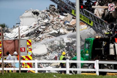 У США впав житловий 12-поверховий будинок: є жертви, 99 людей зникли