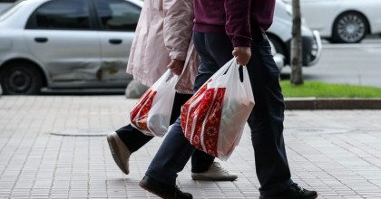 В Украине запретили пластиковые пакеты: почему это ударит по карманах украинцев