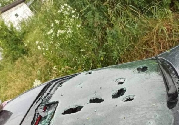 "Було страшно": град розміром з куряче яйце наробив біди під Києвом