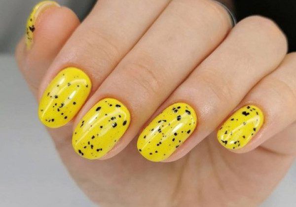 Наймодніший літній манікюр на короткі нігті