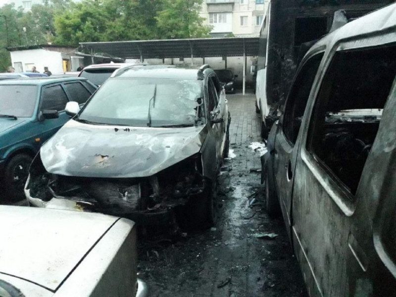 Масштабну пожежу влаштував палій авто в Херсоні