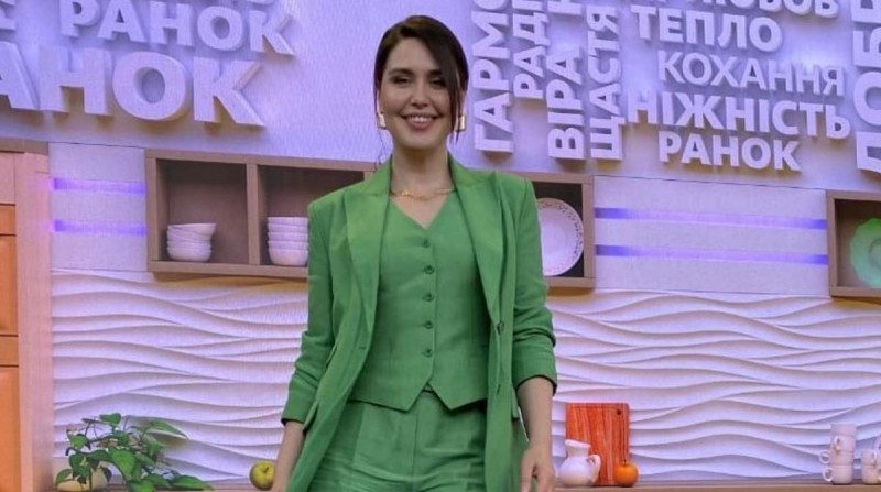 Людмила Барбир в эксклюзивном красном платье удивила красотой на фестивале "Молодость"