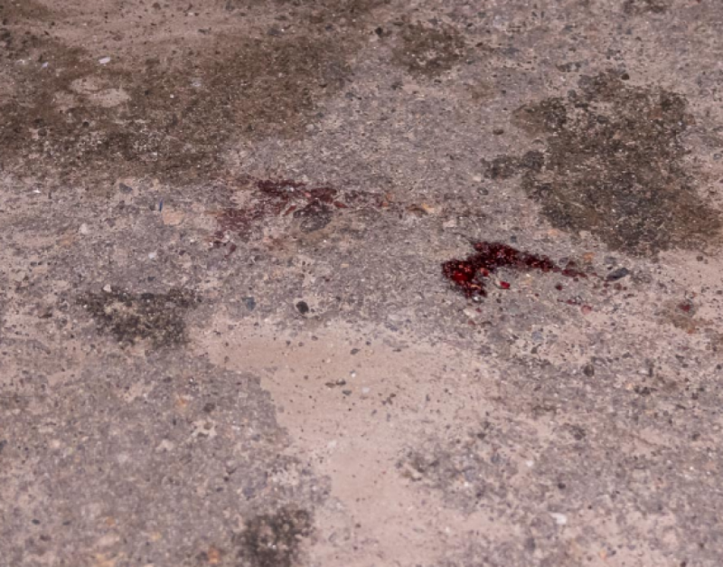 В Днепре мужчина вытащил женщину за волосы из чужого дома и убил на глазах у детей – СМИ