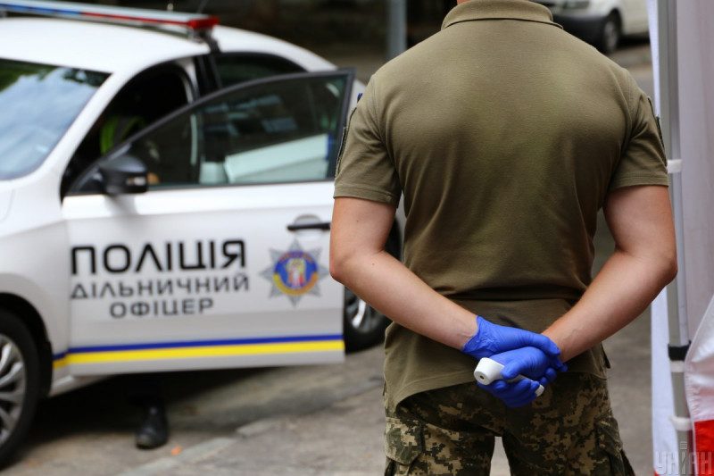 Выпил, закусил и заснул: на Черкасчине хозяйка застукала вора на своей веранде