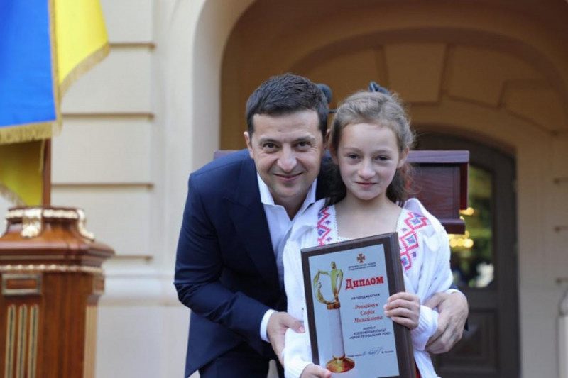 Родители сдали в детдом девочку, спасшую братьев и сестер из пожара