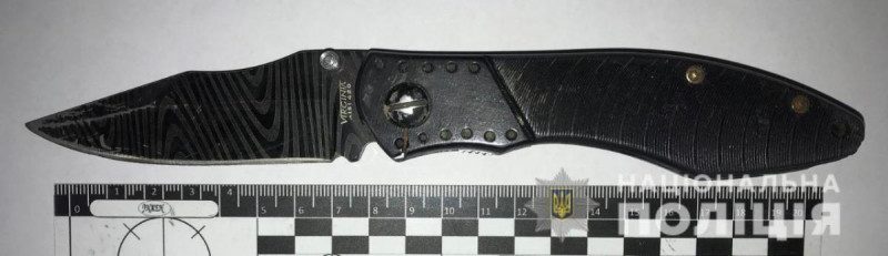 Неопрятно одет: в Одессе мужчина нанес семь ножевых ранений случайному прохожему