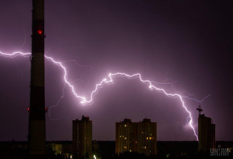 Дощі, грози та туман повертаються: синоптики попереджають про негоду