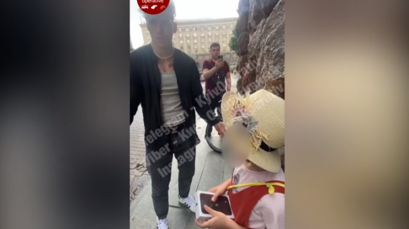 "Друг перекупил актеров": блогер Волошин объяснил, почему забрал у девочки подаренный iPhone