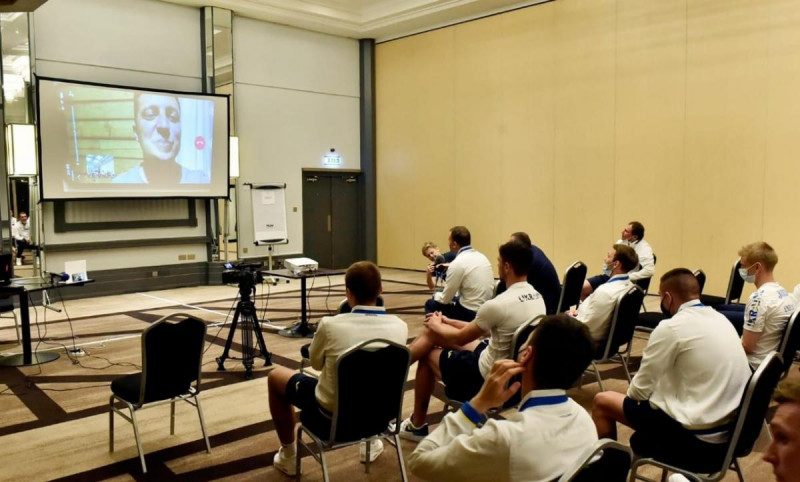 "На поле будет 40 млн украинцев": Зеленский позвонил игрокам сборной накануне матча Евро-2020