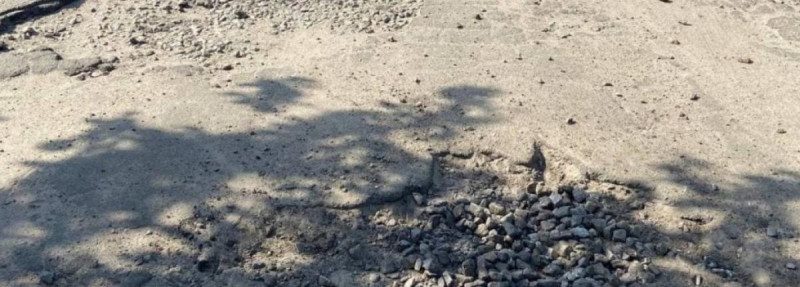 На Полтавщине мужчина купил за свои деньги материалы для ремонта дороги, но их тут же украли