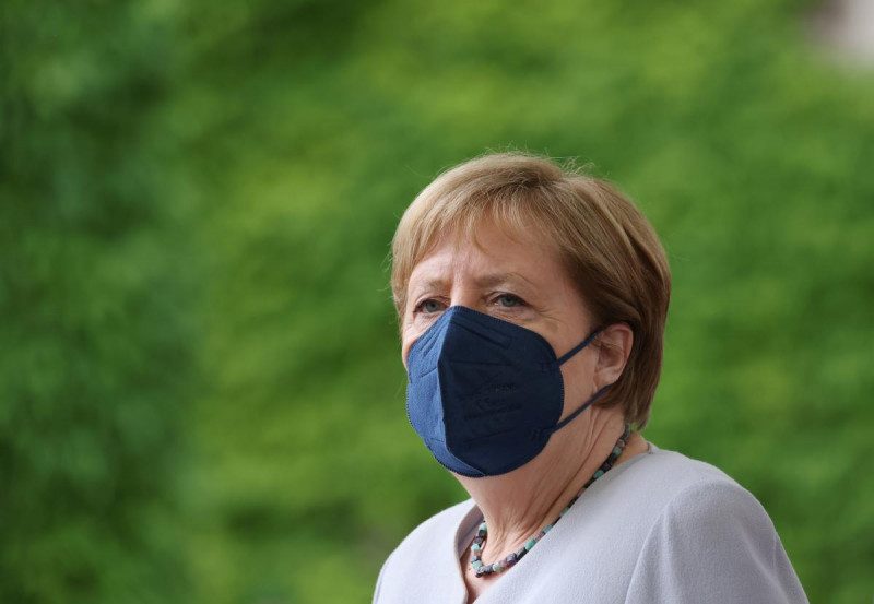 Меркель обговорить з Путіним війну на Донбасі перед зустріччю із Зеленським у Києві