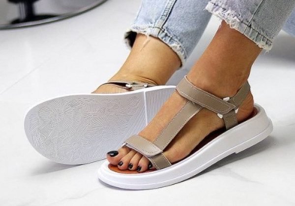 Модные женские сандалии 2021 на липучках 