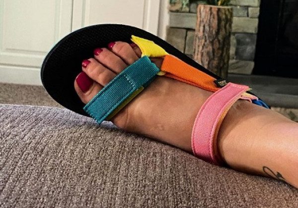 Модные женские сандалии 2021 на липучках 