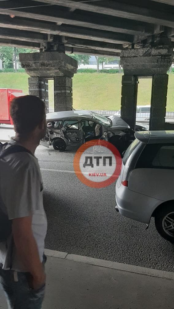 У Києві фура влаштувала серйозну ДТП