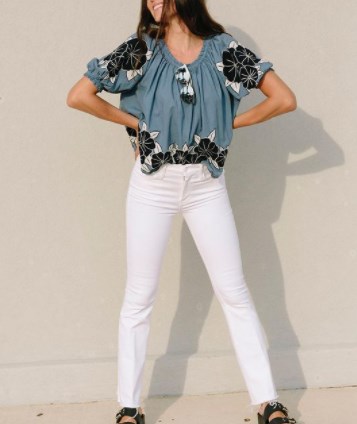 Модні білі джинси літо 2021