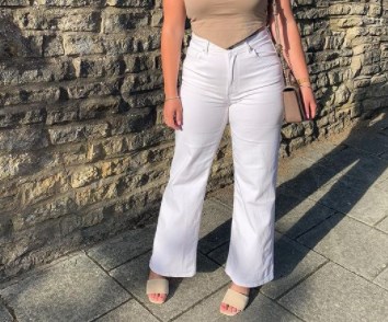 Модні білі джинси літо 2021