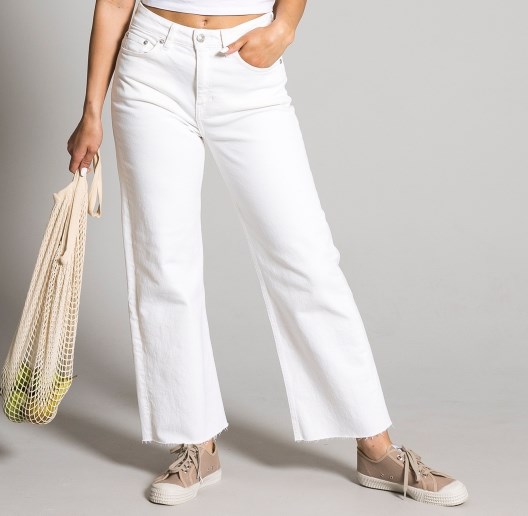Модні білі джинси літо 2021