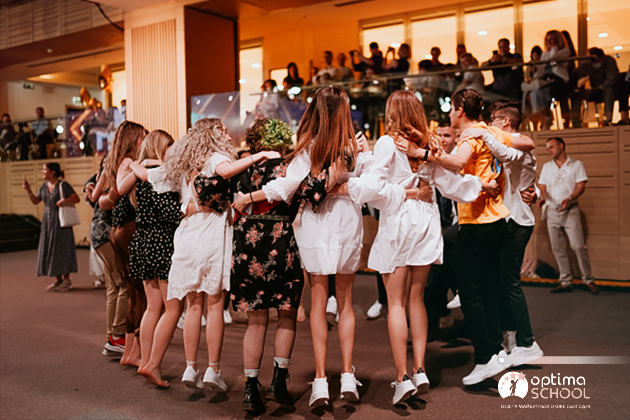 У Маріїнському парку відбувся найбільший випускний України (фото) У Маріїнському парку відбувся найбільший випускний України (фото)