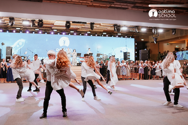 У Маріїнському парку відбувся найбільший випускний України (фото) У Маріїнському парку відбувся найбільший випускний України (фото)