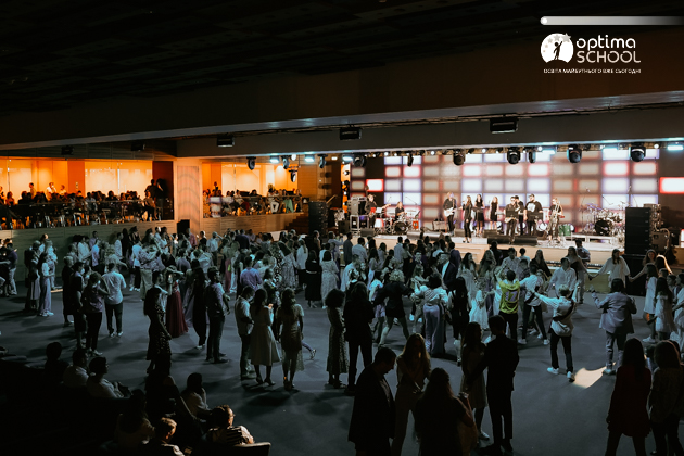 У Маріїнському парку відбувся найбільший випускний України (фото) У Маріїнському парку відбувся найбільший випускний України (фото)