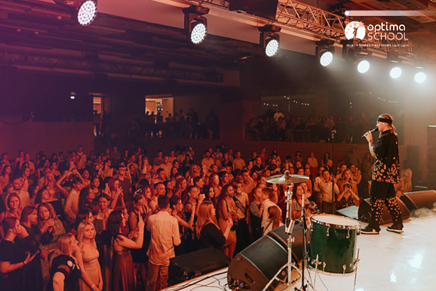 У Маріїнському парку відбувся найбільший випускний України (фото) У Маріїнському парку відбувся найбільший випускний України (фото)