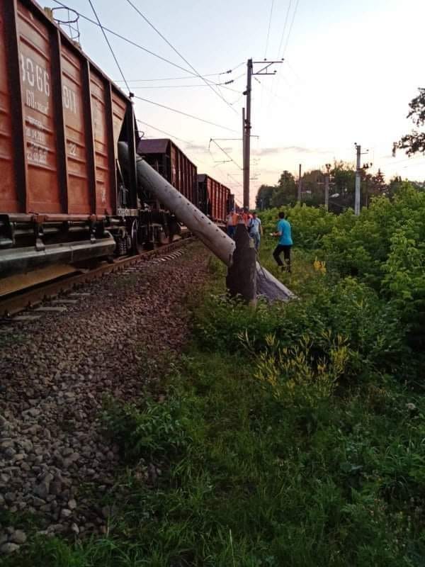 Під Києвом сталася аварія на залізниці: з'явився список і час затримки поїздів Під Києвом сталася аварія на залізниці: з'явився список і час затримки поїздів