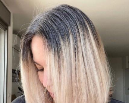 В моду вошли седые волосы, и больше не нужно отвергать естественную красоту