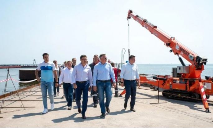 Вадим Бойченко та гендиректор групи Метінвест Юрій Риженков проінспектували процес відновлення міської інфраструктури