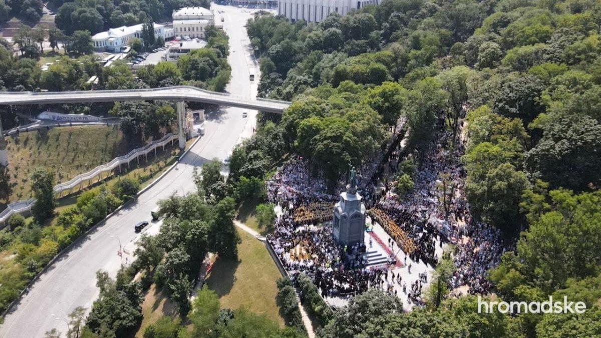 В Киеве прошел крестный ход УПЦ МП по случаю 1033-летия ...