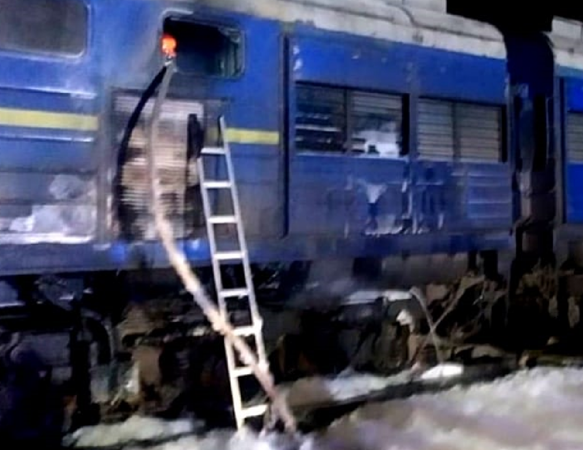 Відчепили 9 вагонів: на поїзді Інтерсіті Київ – Херсон спалахнула пожежа Відчепили 9 вагонів: на поїзді Інтерсіті Київ – Херсон спалахнула пожежа