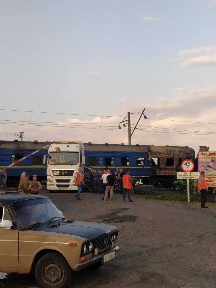 На Полтавщині зіткнення поїзда і вантажівки: в Укрзалізниці заявили про затримку низки рейсів На Полтавщині зіткнення поїзда і вантажівки: в Укрзалізниці заявили про затримку низки рейсів