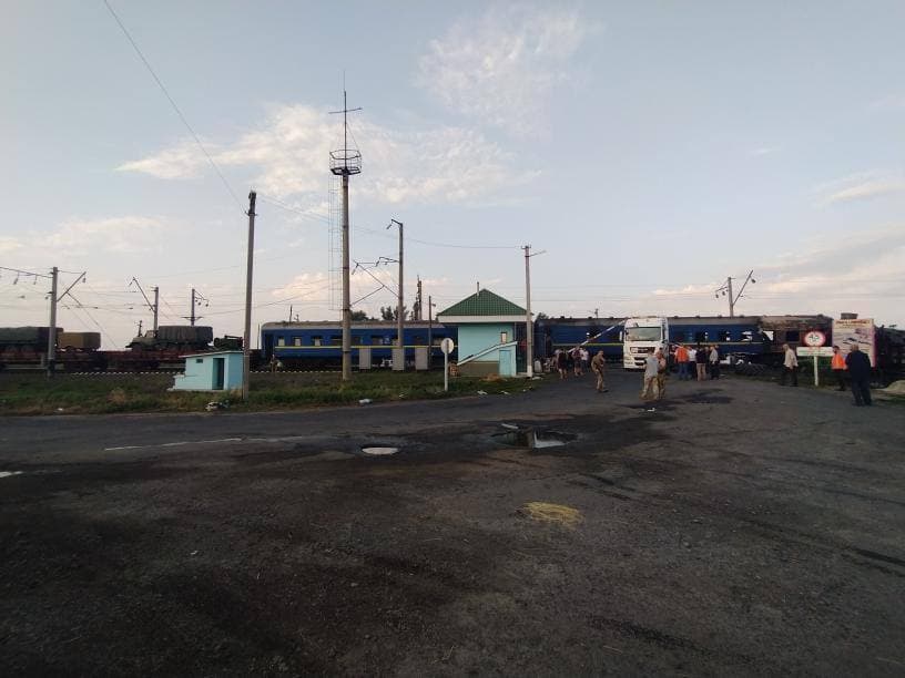 На Полтавщині зіткнення поїзда і вантажівки: в Укрзалізниці заявили про затримку низки рейсів На Полтавщині зіткнення поїзда і вантажівки: в Укрзалізниці заявили про затримку низки рейсів