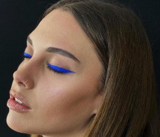 Научиться рисовать стрелки на глазах легко