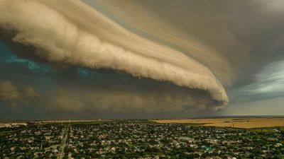 Красиво і страшно одночасно: у Запорізькій області зняли повітряне цунамі