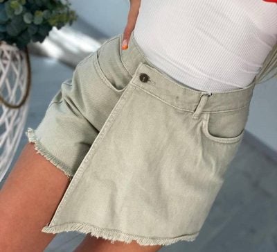 У моду на літо 2021 увійшла неповторна та чарівлива спідниця-шорти