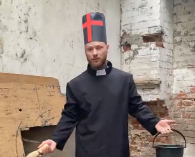 "Взяв ситуацію в свої руки": у Харкові блогер освятив ТЦ від мінувань