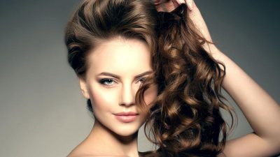 Як доглядати за волоссям влітку: 5 шампунів для краси локонів