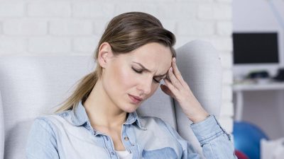 Названы 4 неожиданные привычки, из-за которых у вас часто болит голова