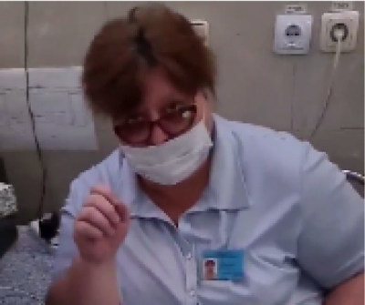 Мати з двома дітьми виганяли із залізничного вокзалу в Запоріжжі: всьому виною діти - вони спали