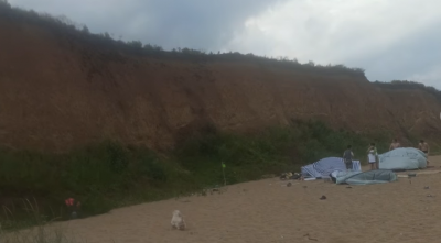 "Все у людей поламало": на курорті в Одесі пілот вертольота зніс наметове містечко відпочивальників