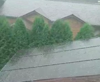 Гірська вода, каміння та багно забарикадували дорогу: на Львівщині лютувала негода