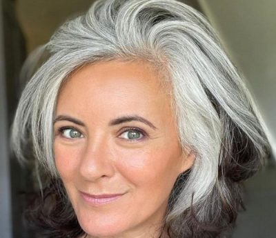 В моду вошли седые волосы, и больше не нужно отвергать естественную красоту